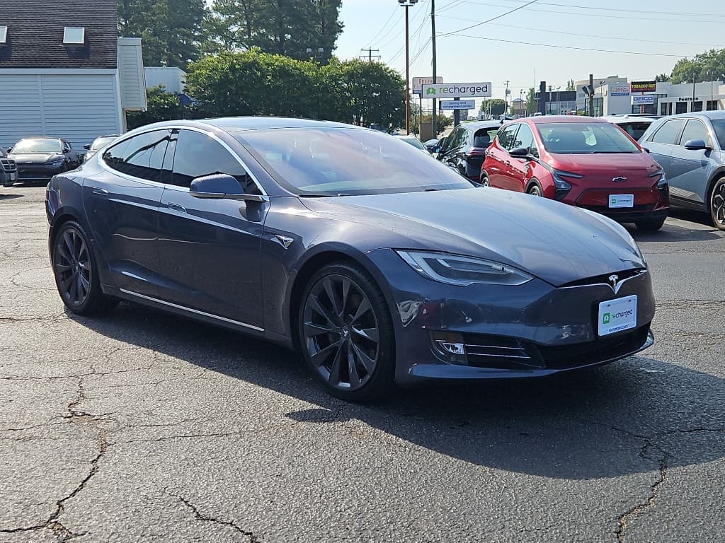 2021 Tesla Model S view 4