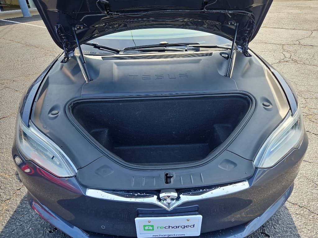 2021 Tesla Model S view 21