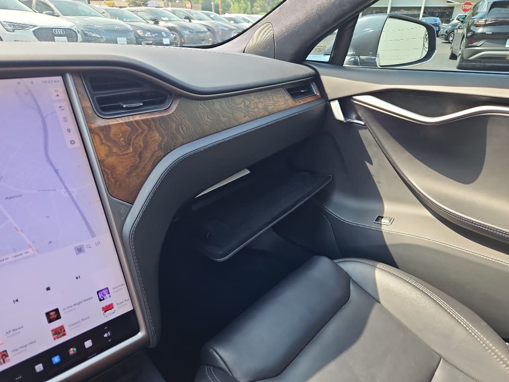 2021 Tesla Model S view 16