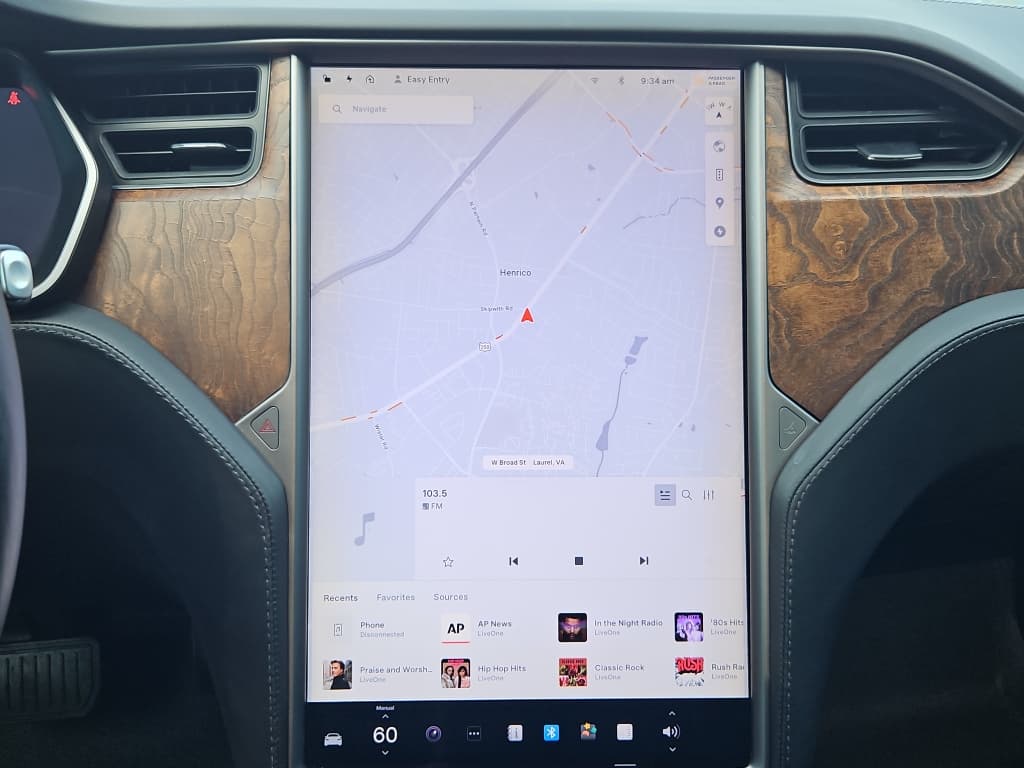 2021 Tesla Model S view 11