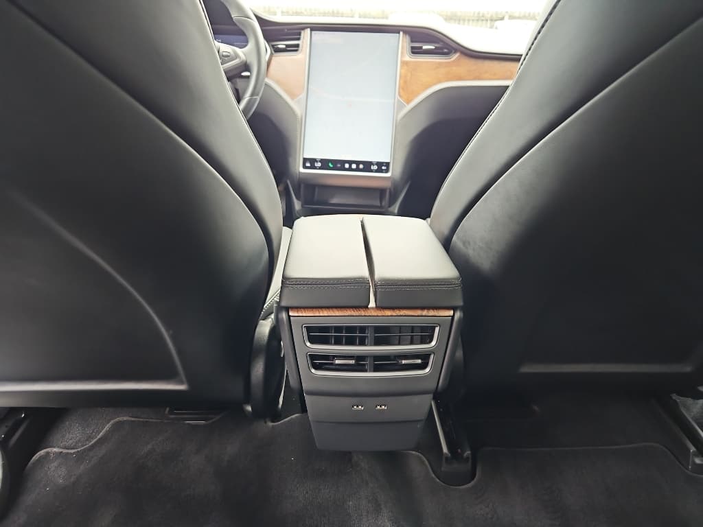 2021 Tesla Model S view 20