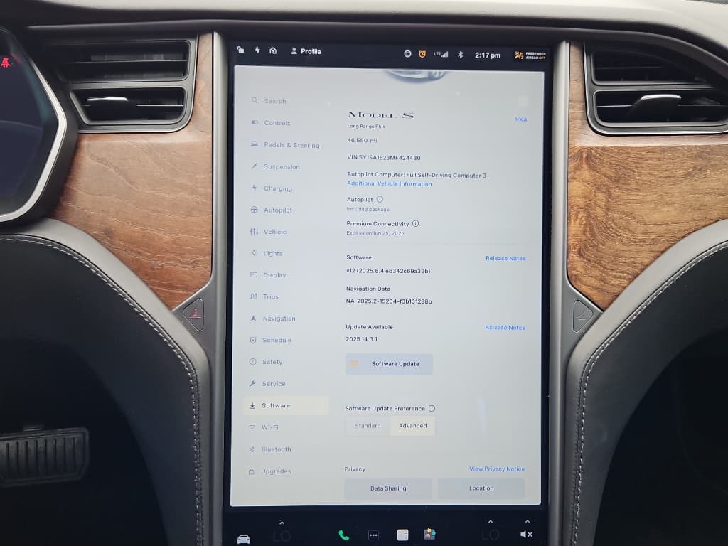 2021 Tesla Model S view 13