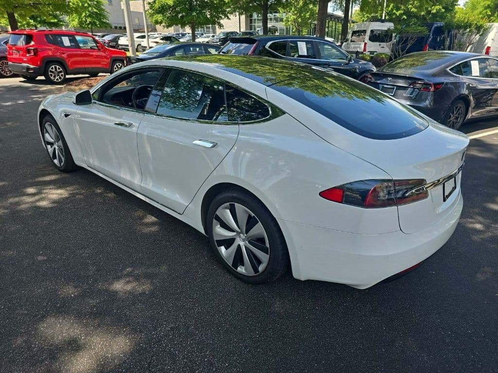 2021 Tesla Model S view 2