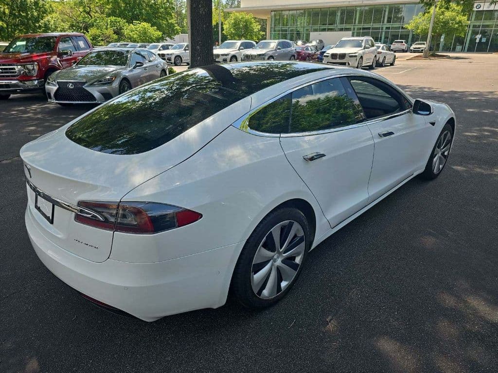 2021 Tesla Model S view 3