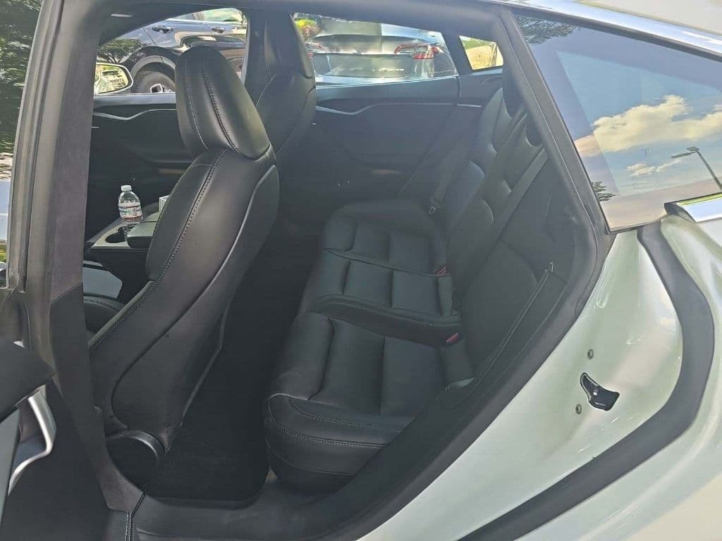 2021 Tesla Model S view 7