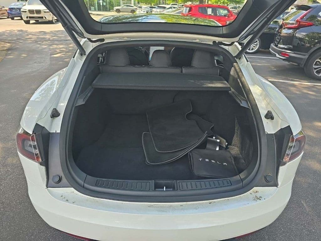 2021 Tesla Model S view 8
