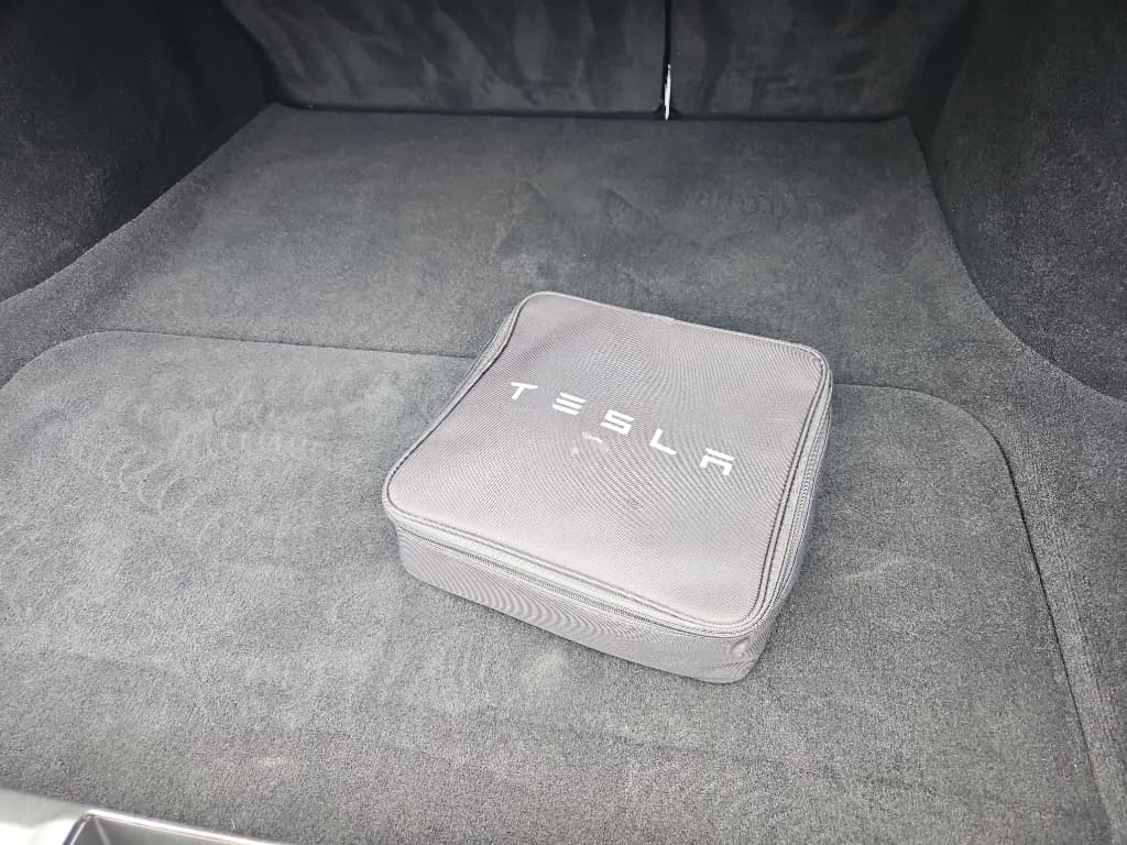 2021 Tesla Model S view 7