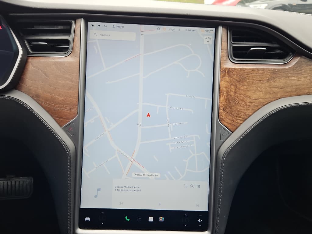 2021 Tesla Model S view 11