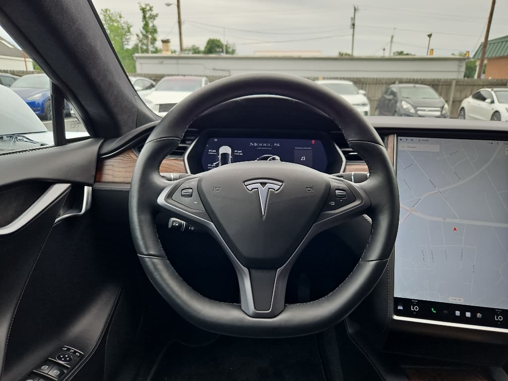 2021 Tesla Model S view 9