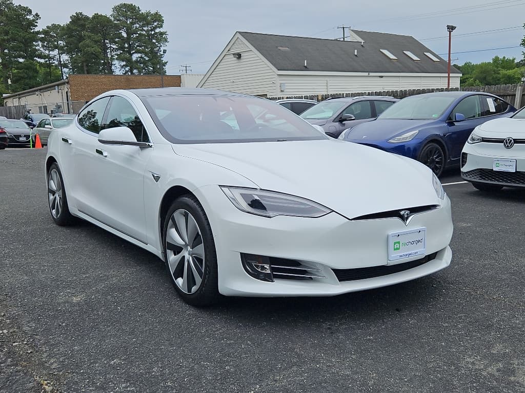 2021 Tesla Model S view 5