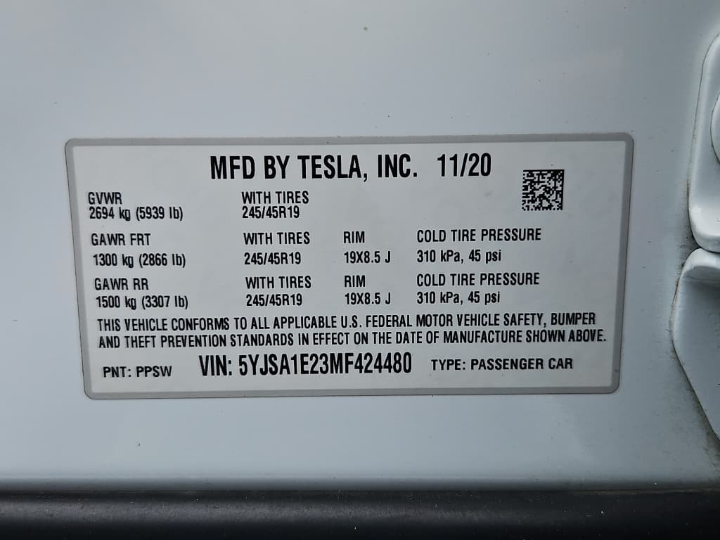2021 Tesla Model S view 24