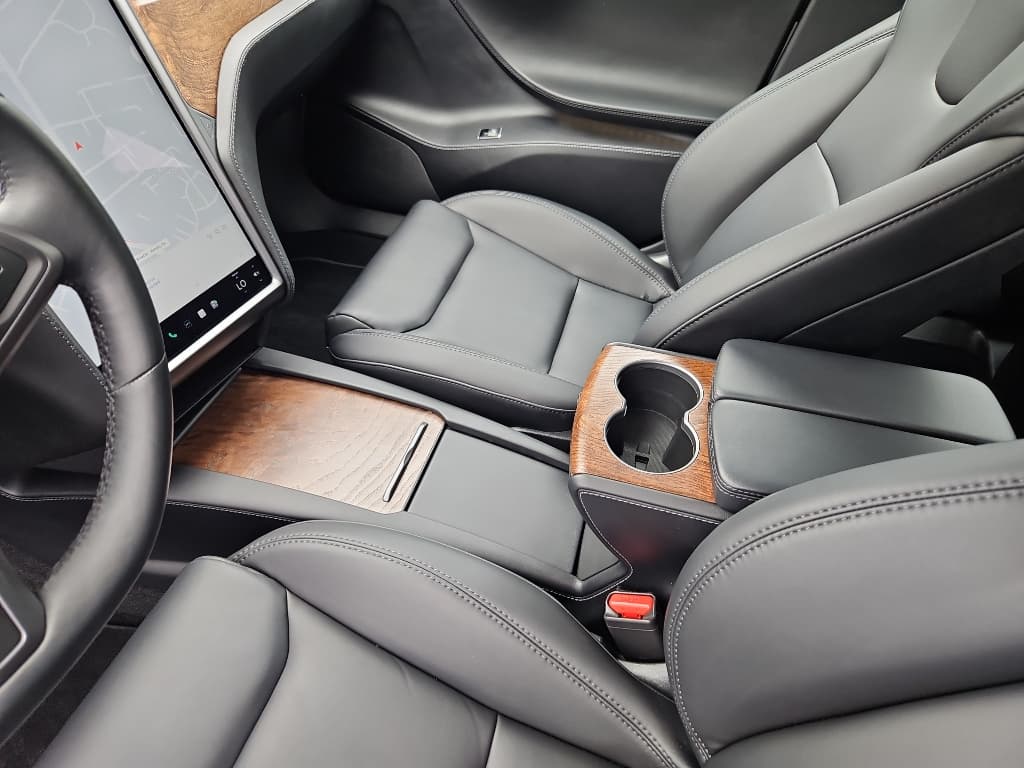 2021 Tesla Model S view 16