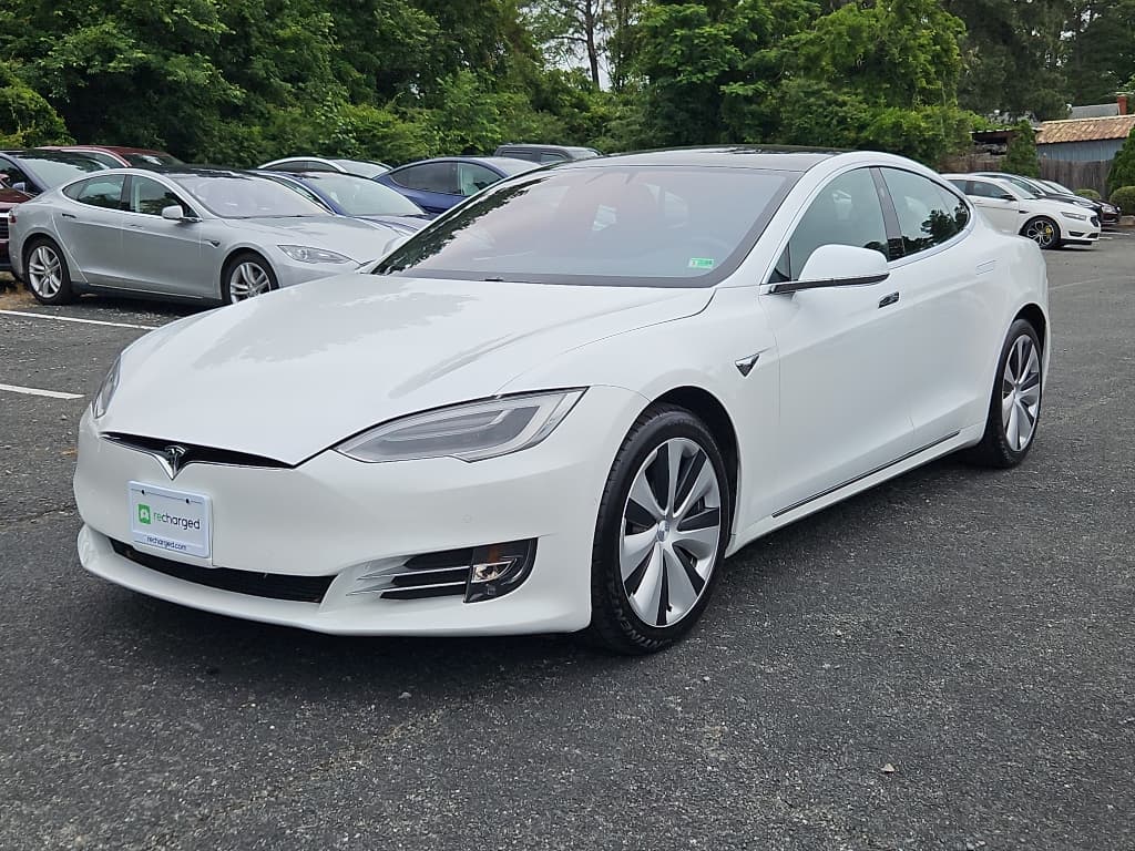 2021 Tesla Model S view 2