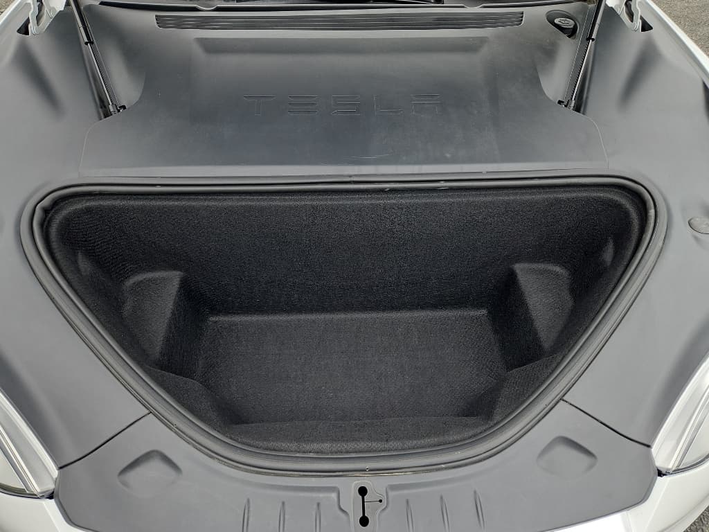 2021 Tesla Model S view 23