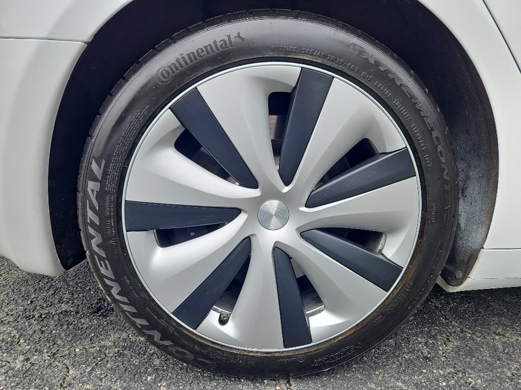2021 Tesla Model S view 30