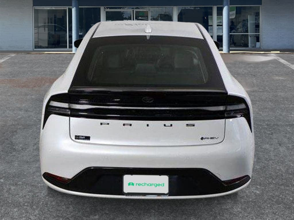 2025 Toyota Prius Prime view 4