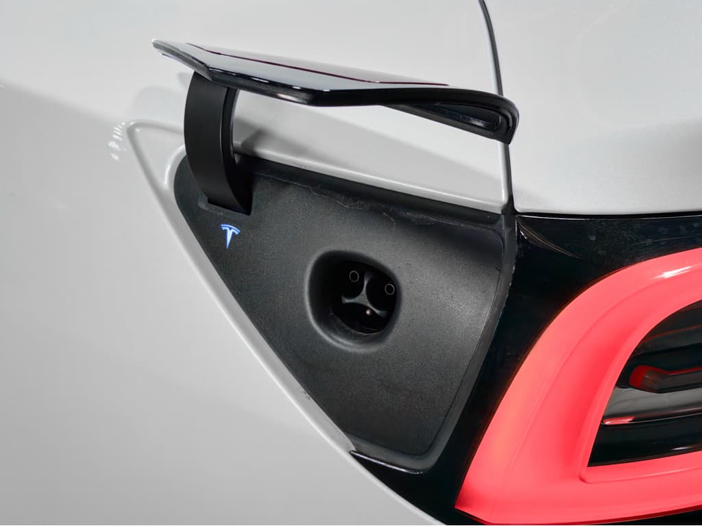 2023 Tesla Model 3 view 5