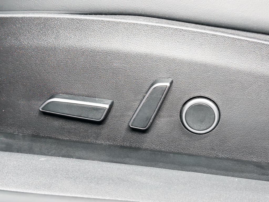 2023 Tesla Model 3 view 7