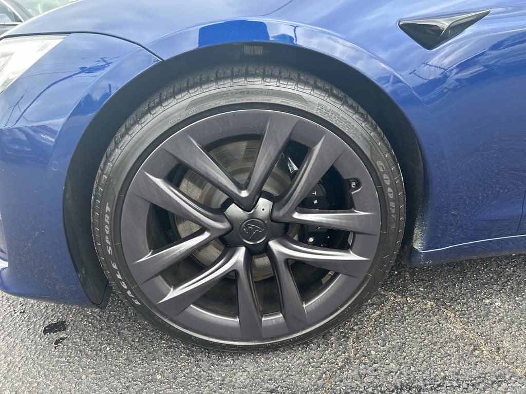 2021 Tesla Model S view 27