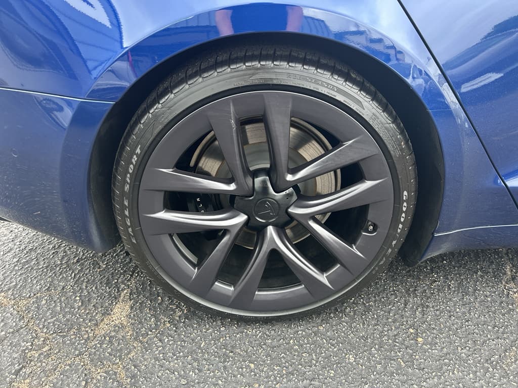 2021 Tesla Model S view 23