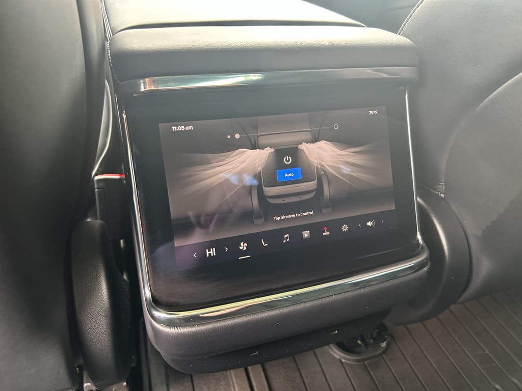 2021 Tesla Model S view 17