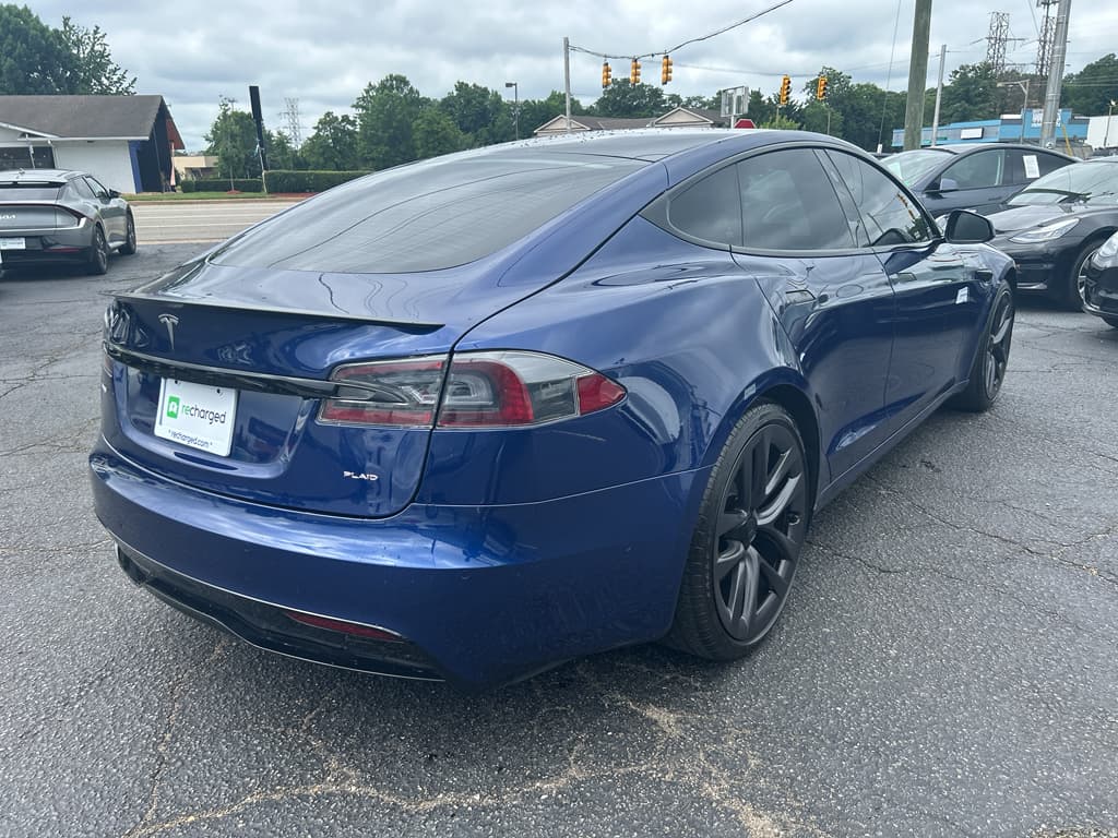 2021 Tesla Model S view 3