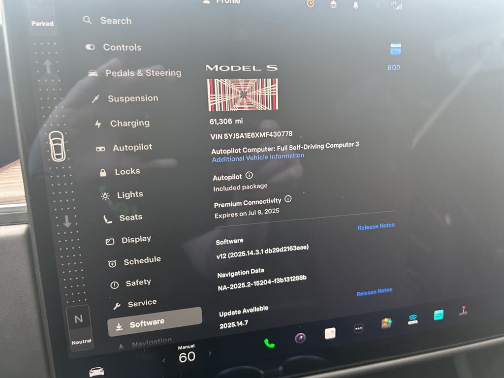 2021 Tesla Model S view 11