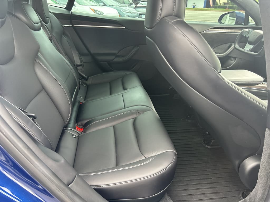 2021 Tesla Model S view 18