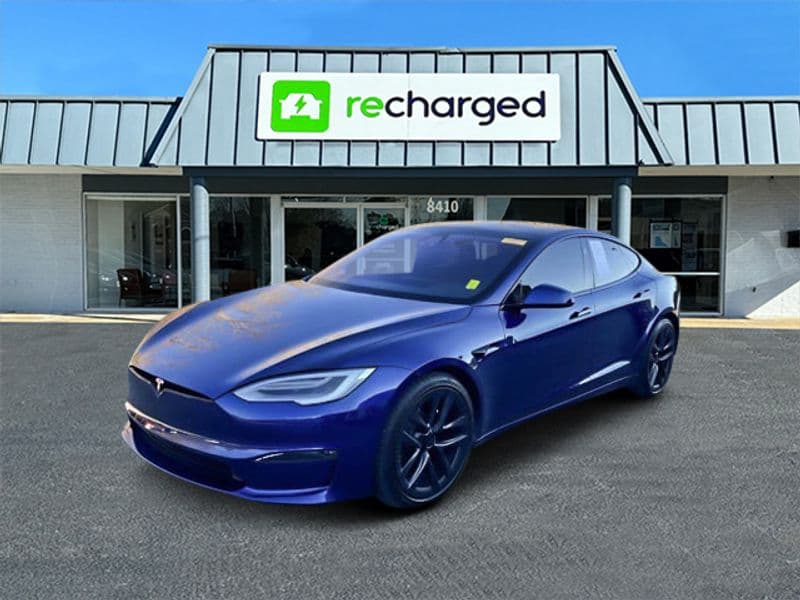 2021 Tesla Model S view 3