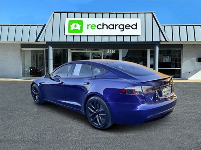 2021 Tesla Model S view 4