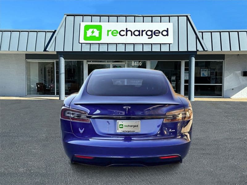 2021 Tesla Model S view 5
