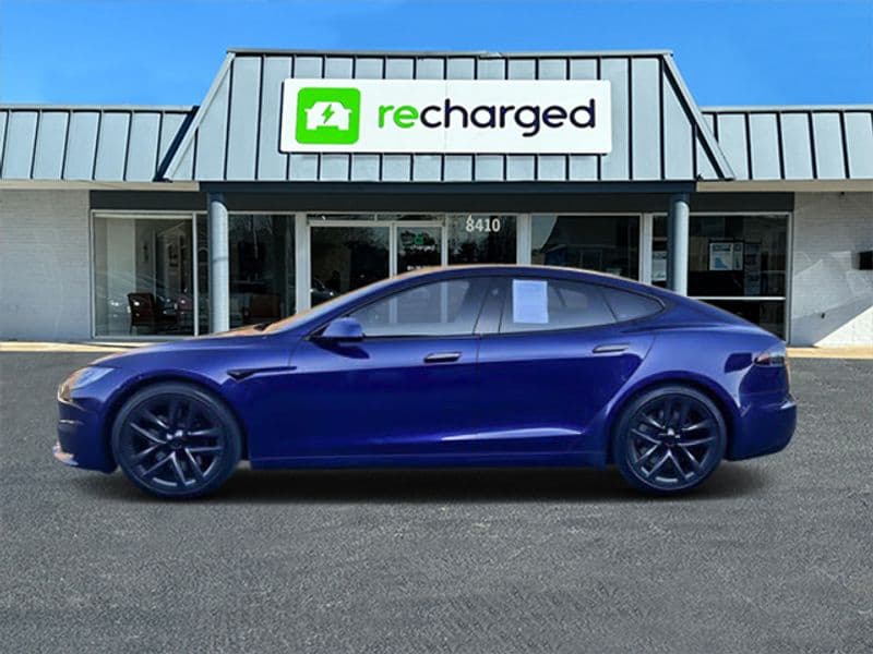 2021 Tesla Model S view 8