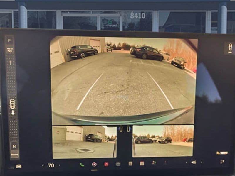2021 Tesla Model S view 16