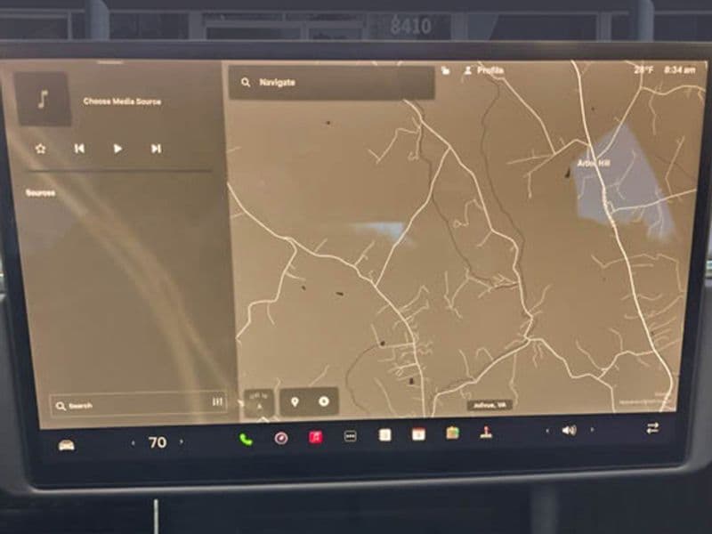 2021 Tesla Model S view 17
