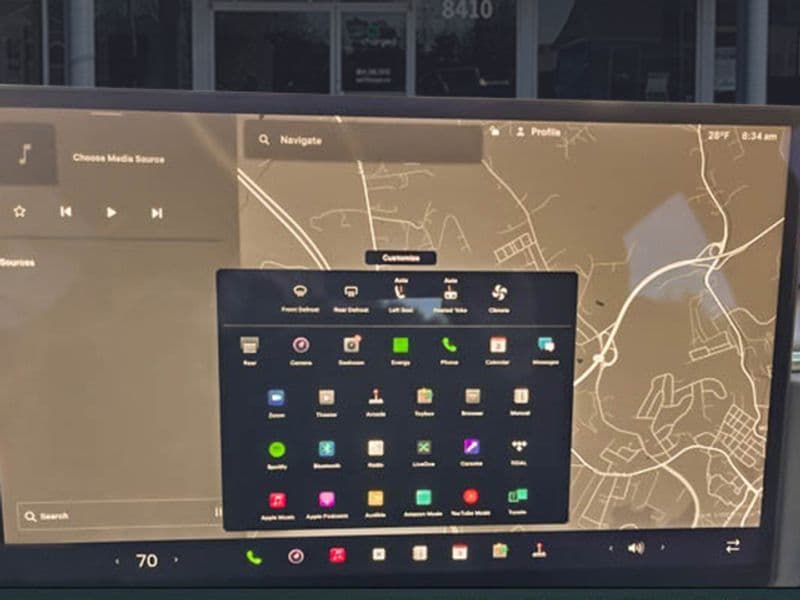 2021 Tesla Model S view 18