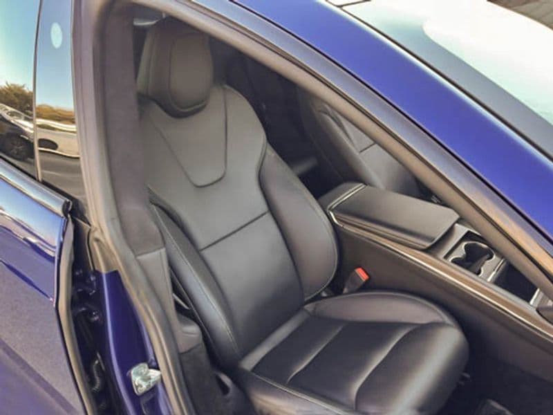 2021 Tesla Model S view 20