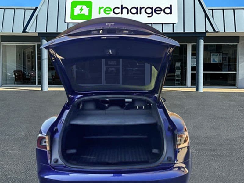 2021 Tesla Model S view 23