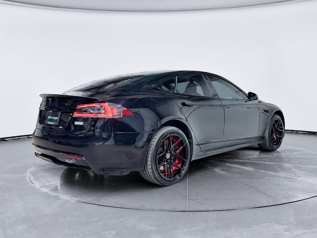 2021 Tesla Model S view 3