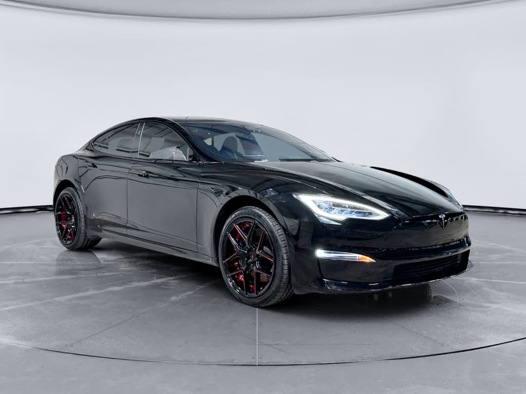 2021 Tesla Model S view 4