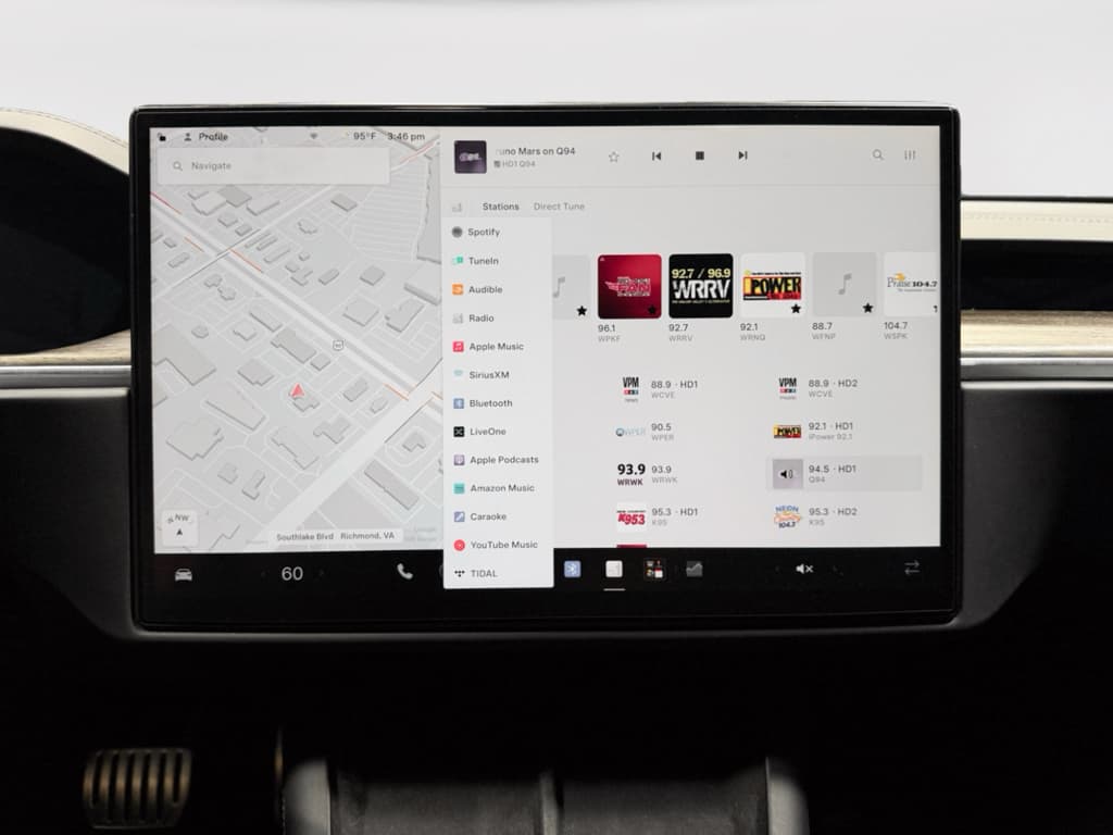 2021 Tesla Model S view 10