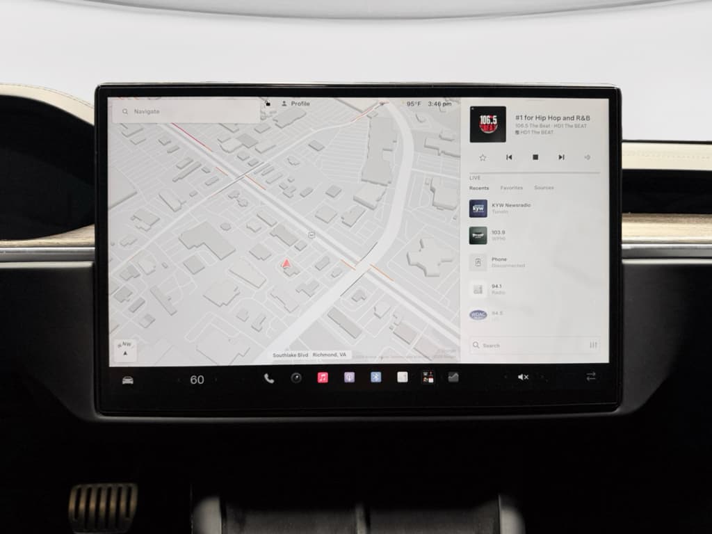 2021 Tesla Model S view 9