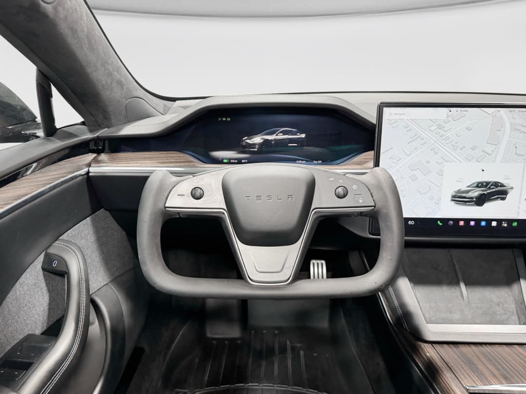 2021 Tesla Model S view 7