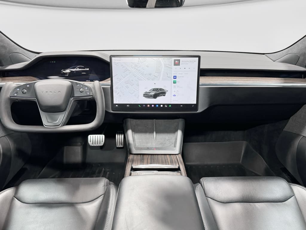2021 Tesla Model S view 15