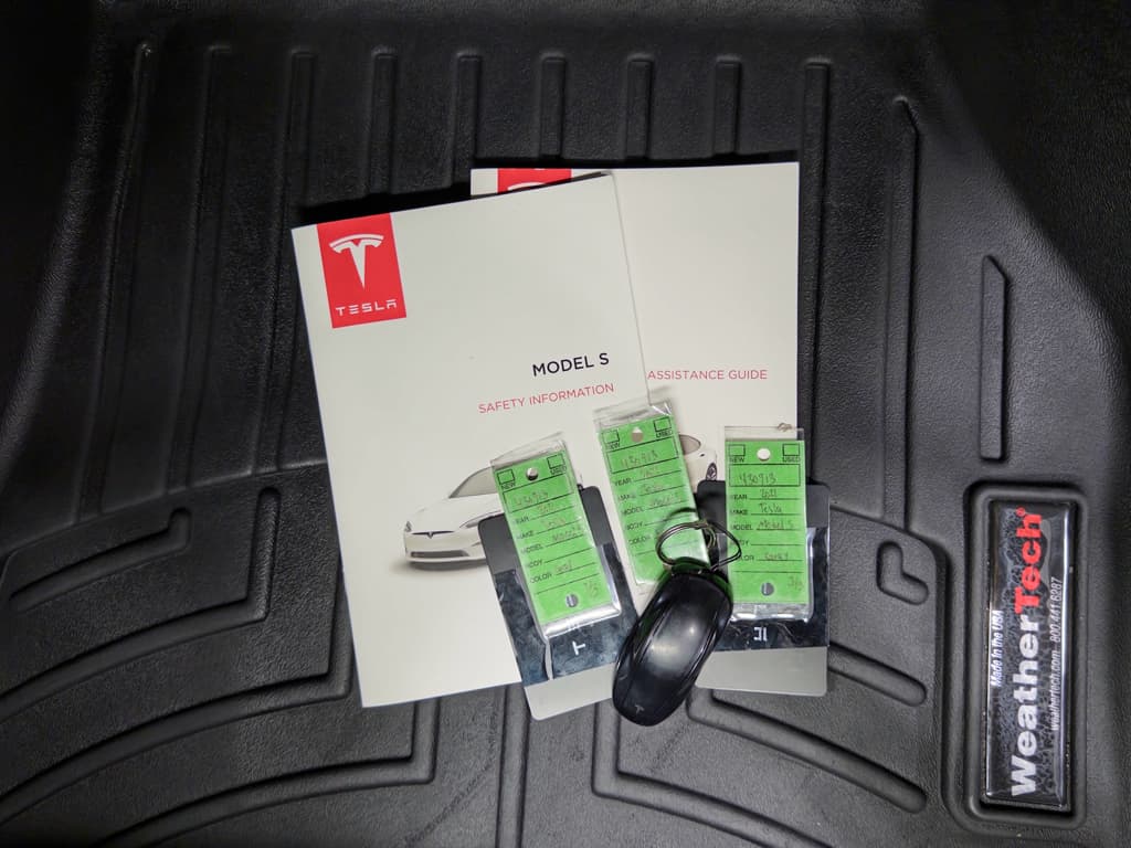 2021 Tesla Model S view 22