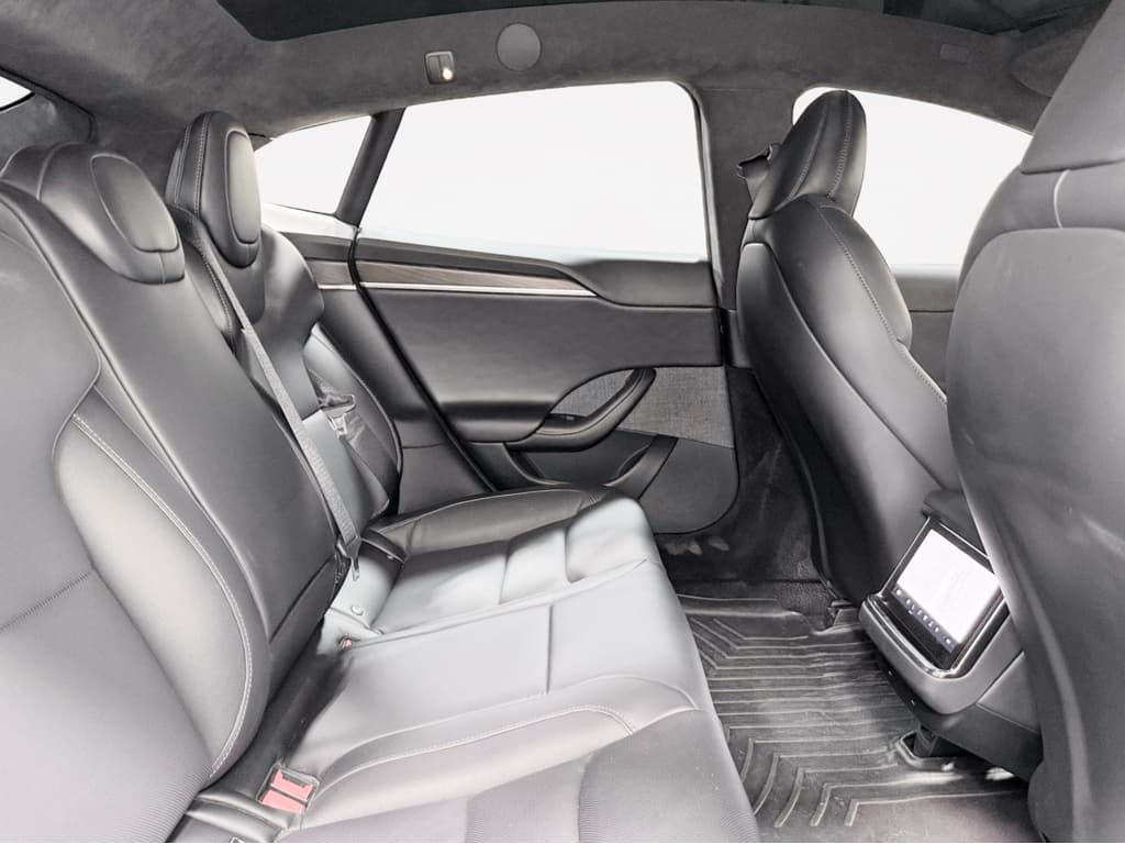 2021 Tesla Model S view 21