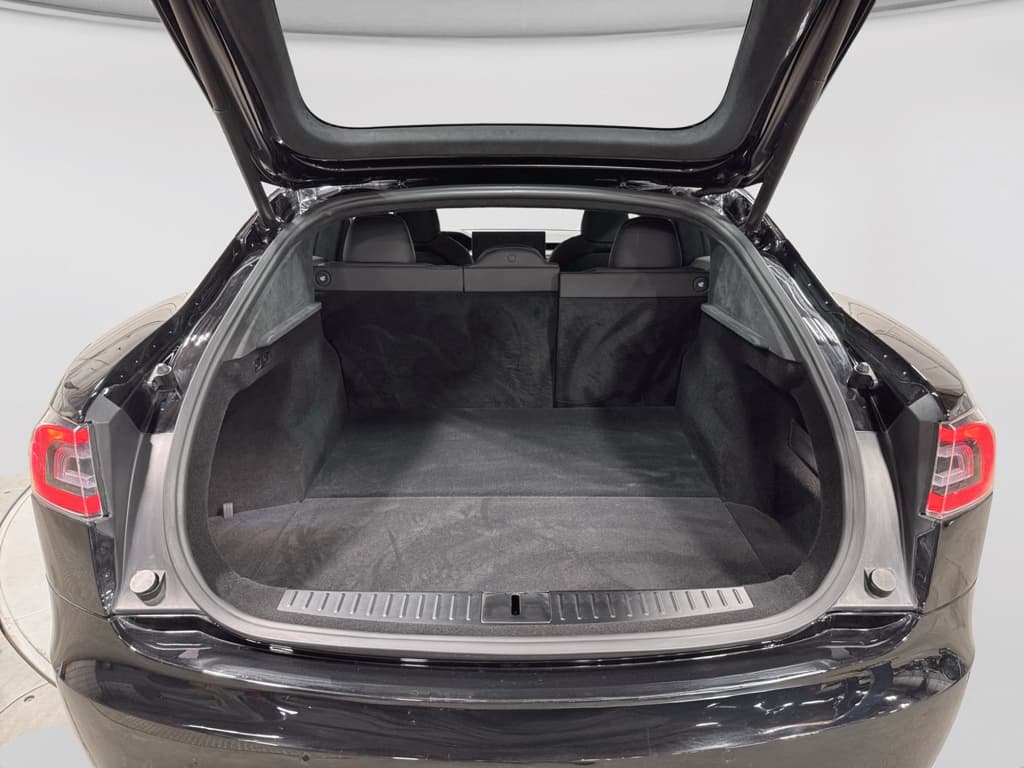 2021 Tesla Model S view 26