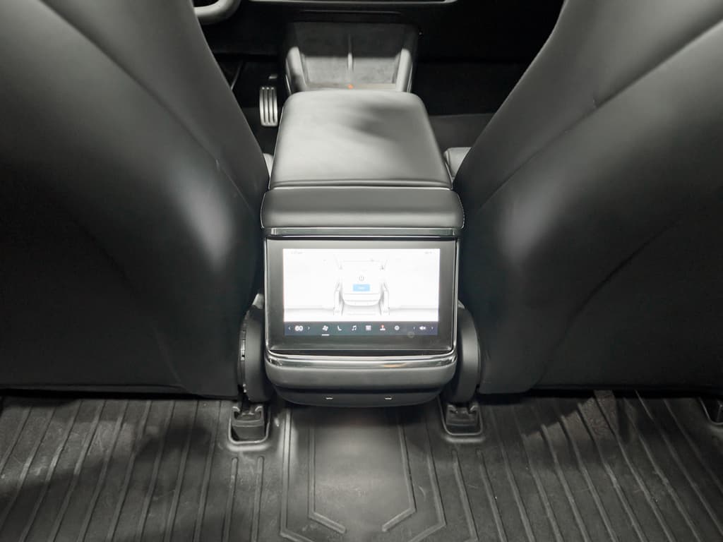 2021 Tesla Model S view 20