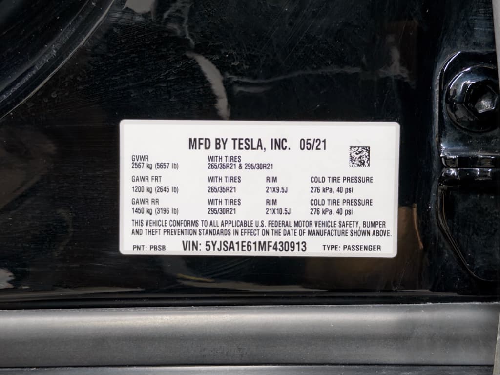 2021 Tesla Model S view 28