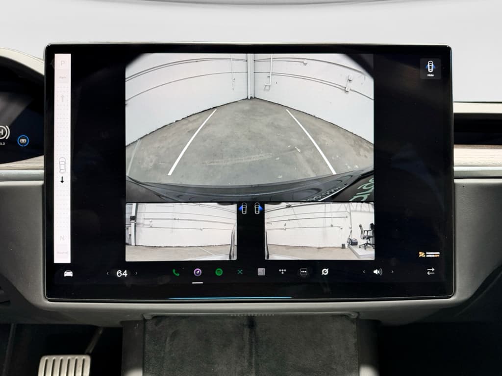 2021 Tesla Model S view 14