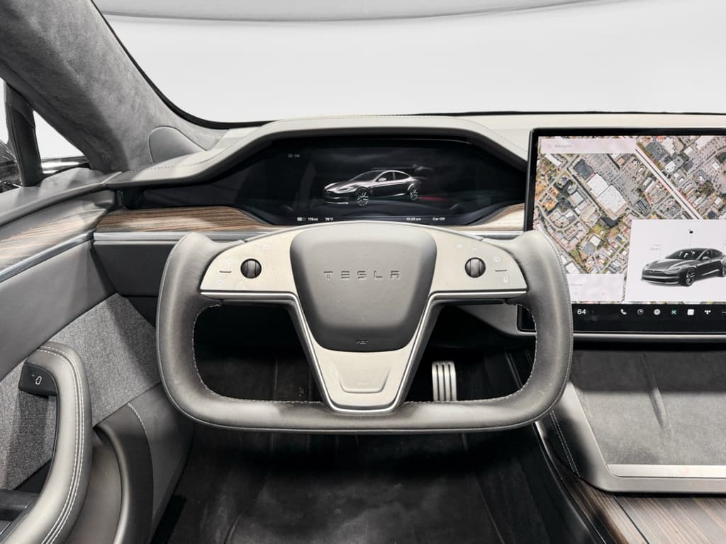 2021 Tesla Model S view 8